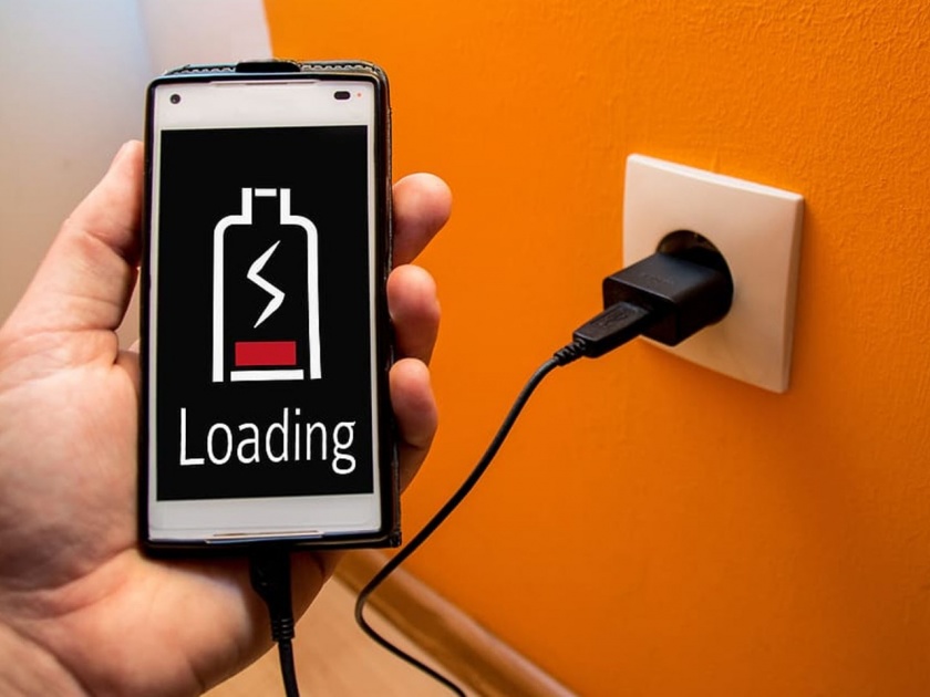 be aware while phone is on charging mode follow this steps | Mobile चार्ज करताना चुकूनही करू नका 'या' चुका; नाहीतर होईल मोठं नुकसान, वेळीच व्हा सावध