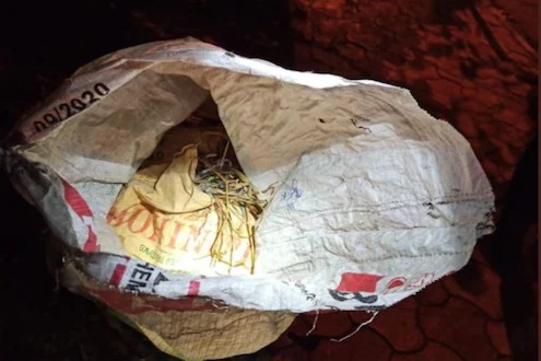 51 bombs found near bjp office in kolkata efforts are on to defuse | धक्कादायक! कोलकात्यातील भाजपा कार्यालयाजवळ आढळले तब्बल 51 देशी बॉम्ब; परिसरात खळबळ