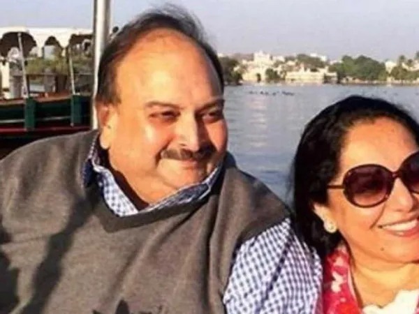 PNB Scam: A big shock as Mehul Choksi's wife ED came on the radar | PNB Scam : पत्नी ईडीच्या रडारवर आल्याने मेहुल चोक्सीला मोठा झटका 