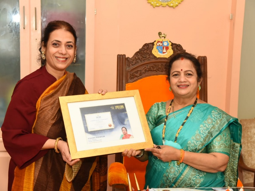 mumbai mayor Kishori Pednekar honored with World Book of Records London | मुंबईच्या महापौर किशोरी पेडणेकर ‘वर्ल्ड बुक ऑफ रेकॉर्डस लंडन’ने सन्मानित 