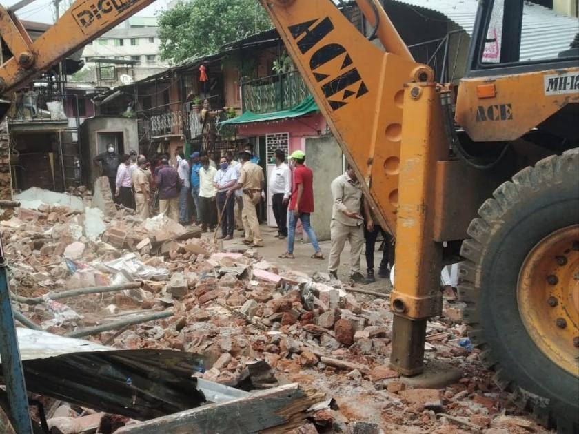 Pune Ambil Odha: Demolition of houses in Pune's Ambil stream postponed, Urban Development Minister Eknath Shinde's instructions | Pune Ambil Odha : पुण्यातील आंबिल ओढ्यात घरे पाडण्याच्या कारवाईला स्थगिती, नगरविकास मंत्री एकनाथ शिंदे यांचे निर्देश