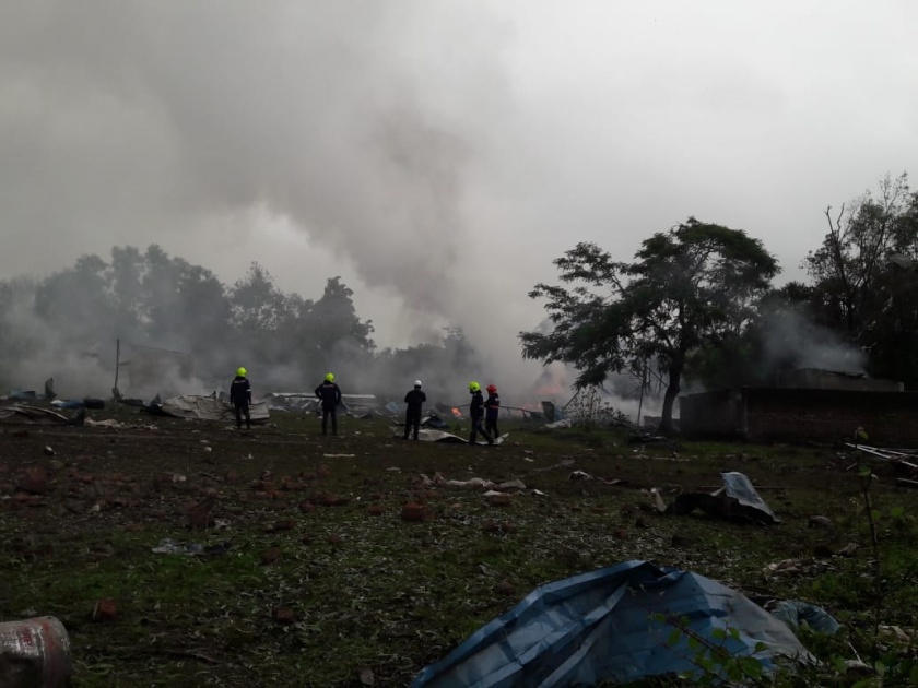 huge fire broke out in fireworks company near dahanu | डहाणू: डेहणे पळे येथील फटाके कारखान्याला भीषण आग