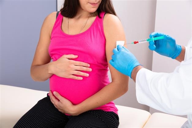 Corona vaccination: Pregnant women can now get corona vaccine, NTAGI's recommendations approved by the Ministry of Health | Corona vaccination: गर्भवती महिलांनाही आता घेता येईल कोरोनावरील लस, NTAGIच्या शिफारशींना आरोग्य मंत्रालयाची मान्यता