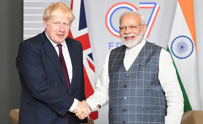 Controversy in the British Parliament over a photo of Narendra Modi, what exactly is in that photo? | नरेंद्र मोदींच्या एका फोटोमुळे ब्रिटनच्या संसदेमध्ये वाद, नेमकं काय आहेत त्या फोटोत? 