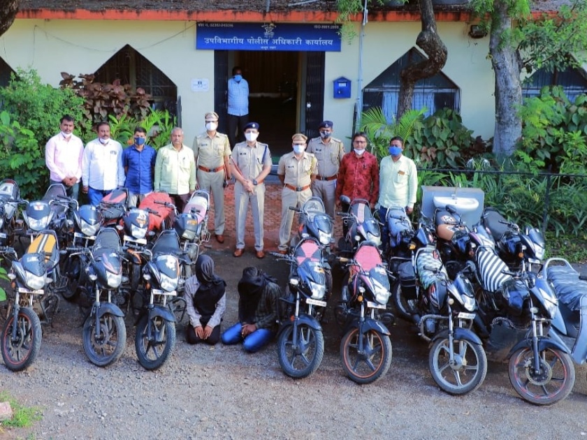 19 motorcycles seized which were robbed; The accused arrested | चाेरीतील १९ माेटारसायकली जप्त; दाेघा आरोपींच्या मुसक्या आवळल्या