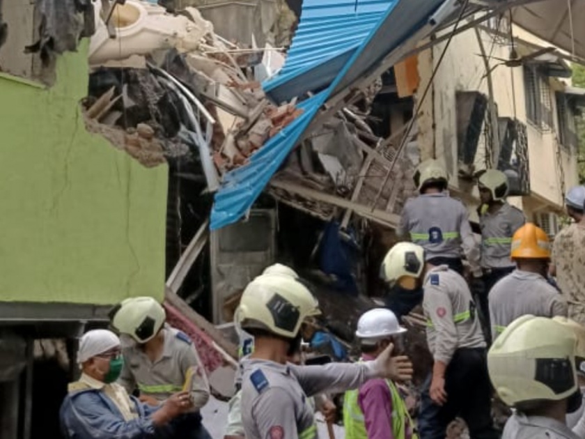 7 people injured, three died after a building collapsed in Govandi area of Mumbai | Govandi Building Collapse :गोवंडीमध्ये इमारतीचा भाग कोसळला; 3 जणांचा मृत्यू, 7 जण जखमी