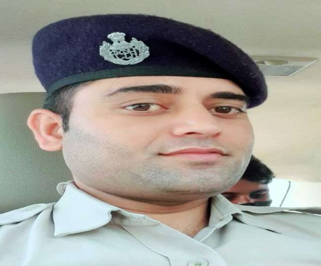 What do you say! The fate of a police constable changed in four hours and Became millionaire | काय सांगता! पोलीस कॉन्स्टेबलचे चार तासात बदलले नशीब अन् बनला कोट्याधीश