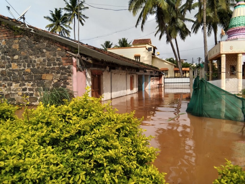 Kolhapur Flood: Two hundred and sixty citizens trapped in Chinchwad, sixty animals could not get fodder | Kolhapur Flood: चिंचवाड मध्ये अडकले दोनशे साठ नागरिक, साठ जनावरांना चारा मिळेना
