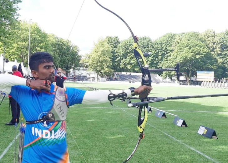 Tokyo Olympics: Indian archer Pravin Jadhav beats Galsan Bazarzhapov of Russian Olympic Committee 6-0 | Tokyo Olympics: मराठमोळ्या प्रवीण जाधवचा अचूक निशाणा, गाठली पुरुष गटाची उपउपांत्यपूर्व फेरी