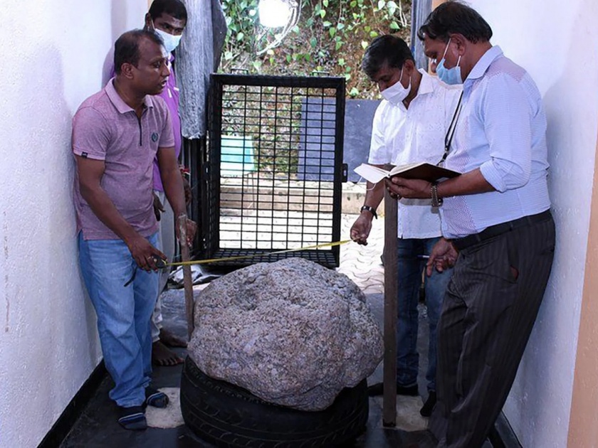 The precious gem found while digging a well is worth Rs 750 crore in Sri Lanka | विहीर खोदत असताना सापडलं असं अनमोल रत्न, किंमत आहे तब्बल ७५० कोटी रुपये