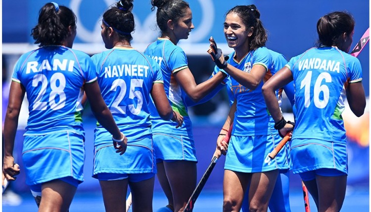 Tokyo Olympics Live Updates: Vandana Kataria's hat-trick, Indian women's Hockey team defeats South Africa in thrilling match | Tokyo Olympics: वंदना कटारियाची हॅटट्रिक, रोमांचक लढतीत भारतीय महिला संघाची दक्षिण आफ्रिकेवर मात