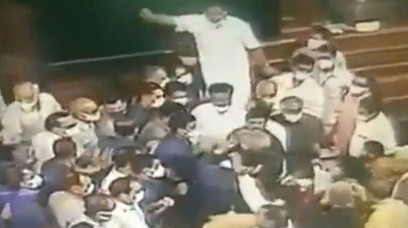 CCTV footage of ruckus by Opposition MPs in Parliament on 11th August | राज्यसभेत विरोधी खासदार आणि मार्शल यांच्यात झालेल्या धक्काबुक्कीचा व्हिडीओ व्हायरल, धक्कादायक बाब आली समोर 