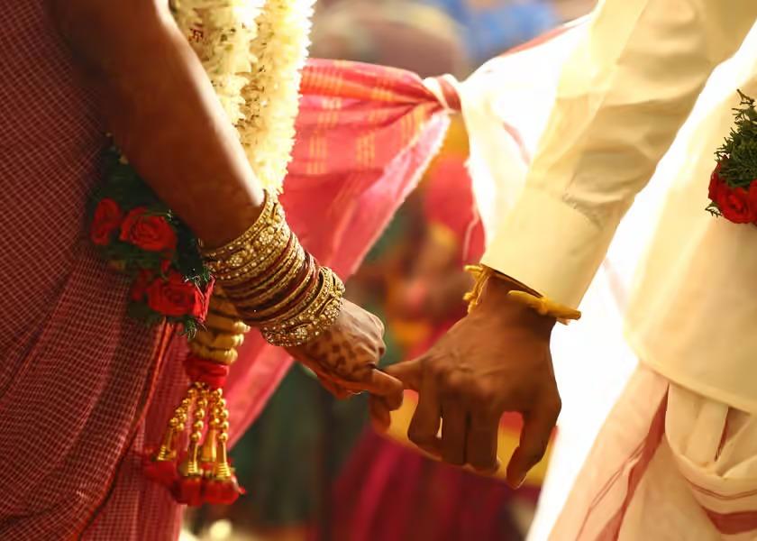 crime News: The bride who performed eight marriages has gone AIDS-infected | crime News: आठ लग्ने करणारी लुटारू नवरी निघाली एड्सबाधित, फसवणूक झालेल्या तरुणांची चिंता वाढली