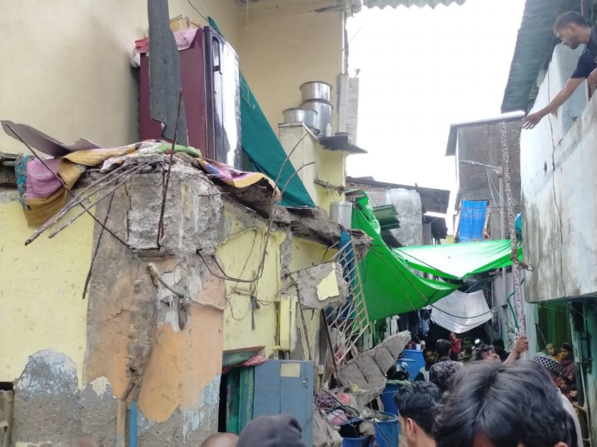 A one-storey building collapsed in Bhiwandi, death of one and injuring seven | भिवंडीत एक मजली इमारत कोसळली, एकाचा मृत्यू तर सातजण जखमी