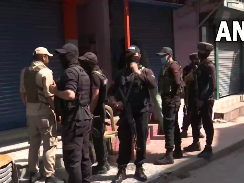 Jammu and Kashmir One police personnel injured in terrorist attack on a police party at Khanyar | Jammu and Kashmir : श्रीनगरमध्ये पोलिसांच्या टीमवर दहशतवादी हल्ला; गोळीबारात एक अधिकारी शहीद
