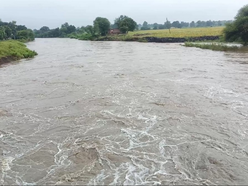 Rainstorm in Jalna; Water in the crops, shattering the dreams of the farmers | जालन्यात पावसाचा कहर; पिकांमध्ये पाणी, शेतकऱ्यांच्या स्वप्नांचा चुराडा