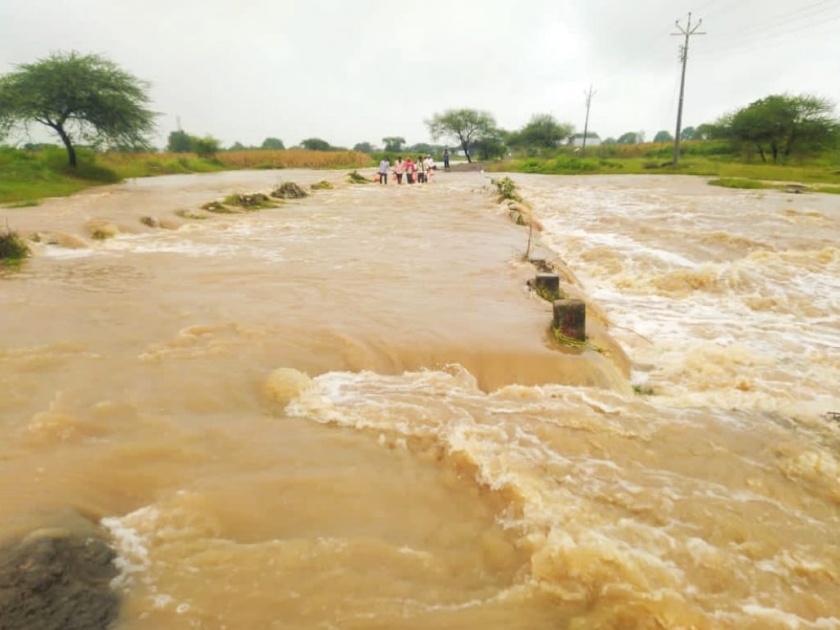 Heavy rains in four circles in Sillod taluka; Many villages lost contact | सिल्लोड तालुक्यातील चार मंडळात अतिवृष्टी; अनेक गावांचा संपर्क तुटला