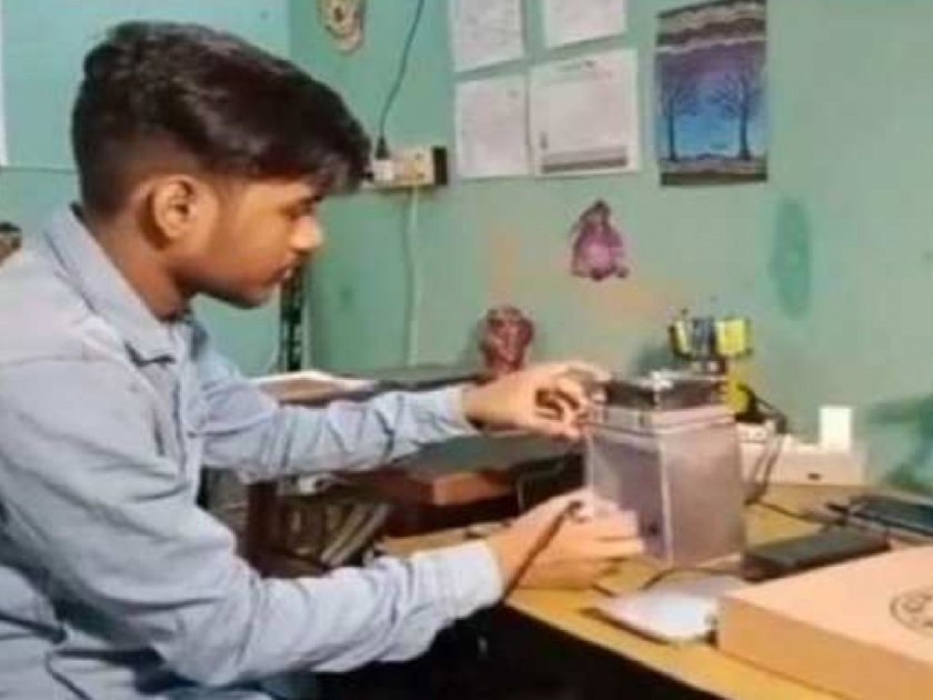 odisha student creates smallest refrigerator in india cost only rs 1500 registers name in india book of record | देसी जुगाड! विद्यार्थ्याने तयार केला सर्वात छोटा Fridge; खर्च आला फक्त 1500 रुपये, असा होणार उपयोग