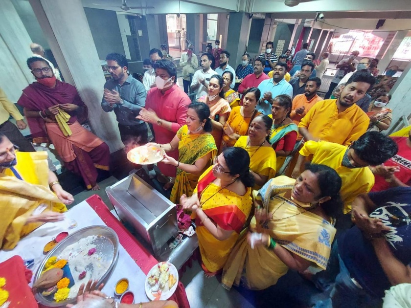 mns mla performed aarti at Ganesh Temple in Dombivli | डोंबिवलीतील गणेश मंदिरात मनसे आमदारांनी केली आरती