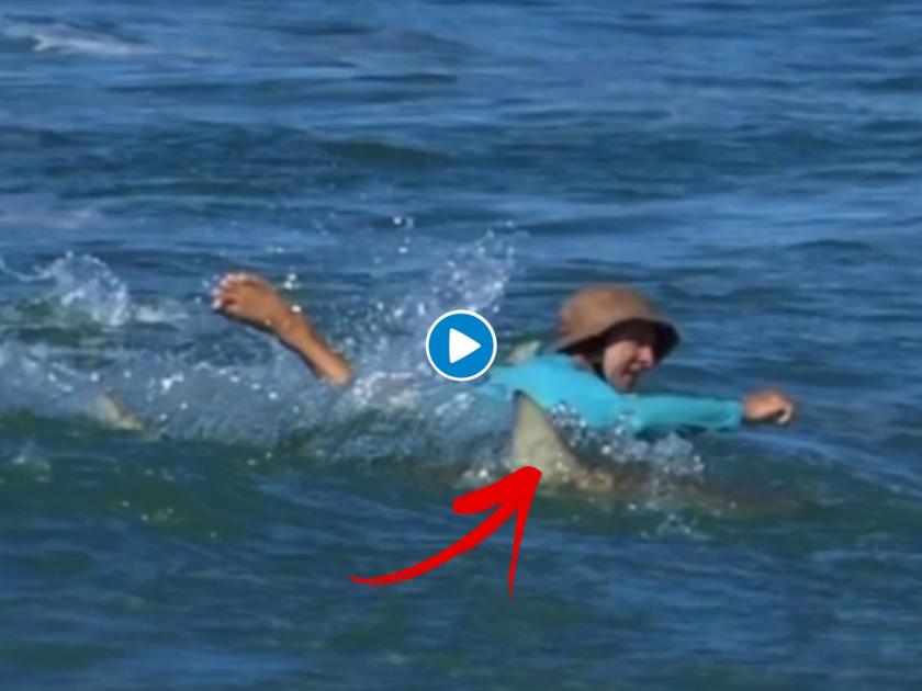surfer surrounded by sharks in sea shocking video goes viral | समुद्रात शांतपणे पोहत होता अचानक सर्वबाजूंनी आले शार्क, त्याच्यावर हल्ला करणार इतक्यात...