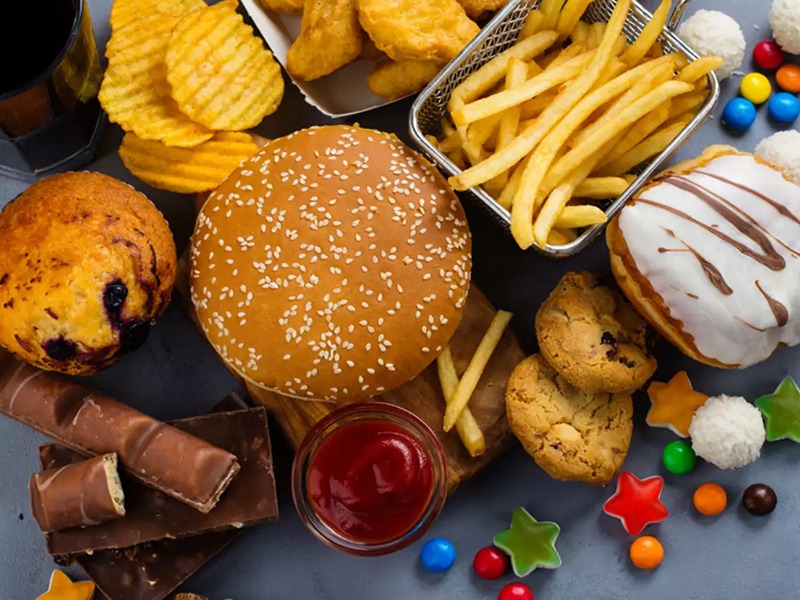 how to stop craving of Junk Food, tips to overcome craving of junk food | सतत बाहेरचे खावेसे वाटते? या टिप्स तुम्हाला देतील जंक फुडच्या क्रेव्हिंगपासुन त्वरित सुटका