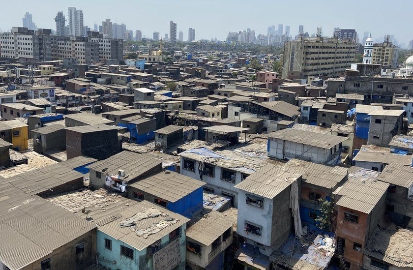 'Give security to slum dwellers in Mumbai till 2011', letter from BJP MP Gopal Shetty | 'मुंबईतील २०११ पर्यंतच्या झोपडपट्टीवासीयांना सुरक्षितता द्या', भाजपा खासदार गोपाळ शेट्टी यांची महापालिका आयुक्तांना पत्र