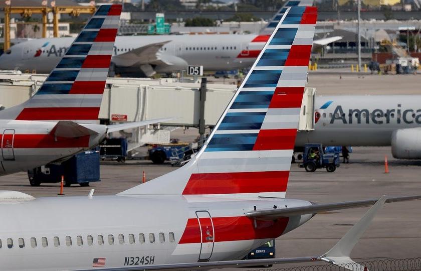 American Airlines plane grounded after passenger rushes cockpit, damages controls | माथेफिरू प्रवाशाची सटकली; थेट विमानाच्या कॉकपीटमध्ये शिरला अन् मग....