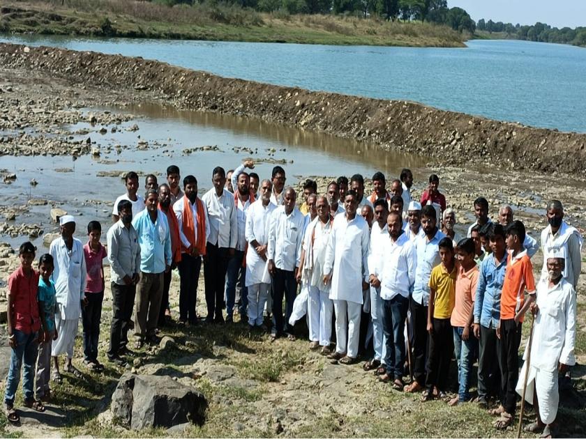 Indefinite fast of Sangharsh Samiti in Kayadhu river basin for irrigation backlog | सिंचन अनुशेषासाठी कयाधू नदीपात्रात संघर्ष समितीचे बेमुदत उपोषण