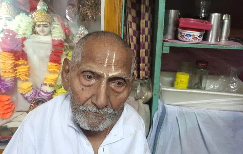Even at the age of 126, fit and fine, now the central government has announced the Padma Shri award, who is Baba Sivanand? Find out | वयाच्या १२६ वर्षीही फिट अँड फाईन, आता केंद्र सरकारने जाहीर केला पद्मश्री पुरस्कार, कोण आहेत बाबा शिवानंद? जाणून घ्या