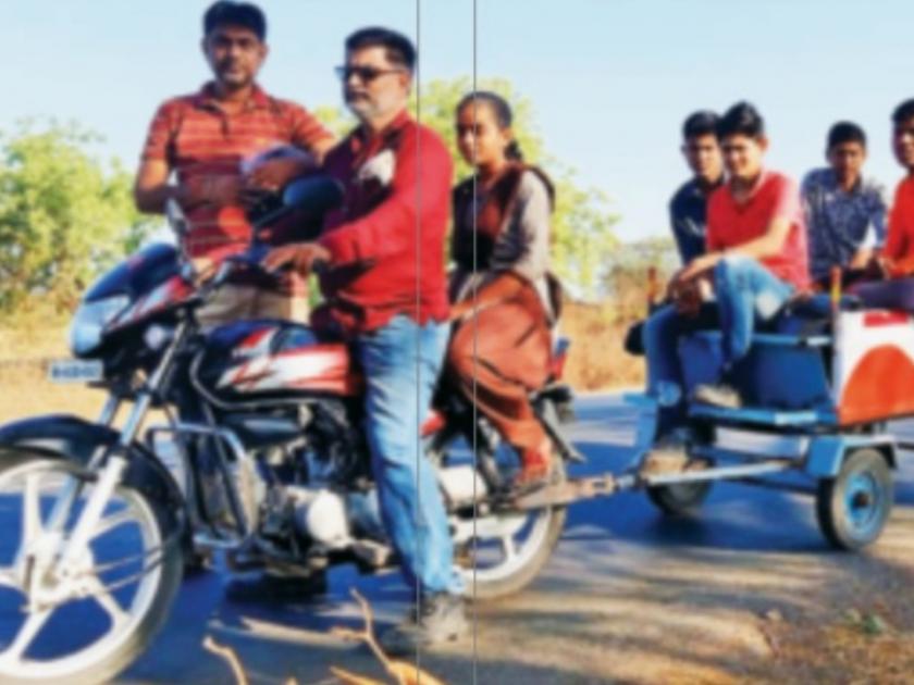 Trolley attached to motorcycle, teachers take children to school ... | मोटारसायकलला जोडली ट्रॉली, शिक्षक मुलांना शाळेत नेतात...
