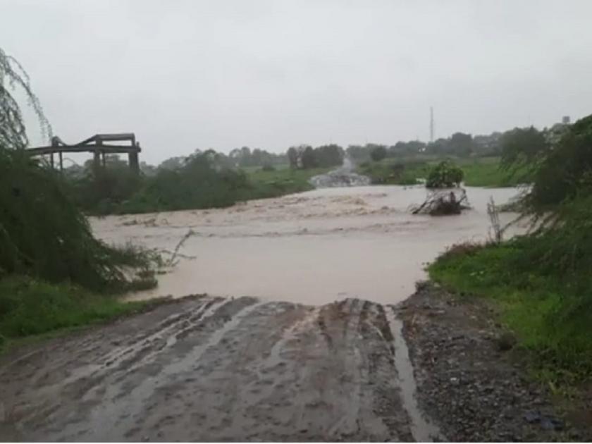 Rain; galati, Lendi river at dangerous level; Out of touch with 14 villages in Palam taluka, many roads closed | Rain: गळाटी, लेंडी नदी धोक्याच्या पातळीवर; पालम तालुक्यातील १४ गावे संपर्काबाहेर