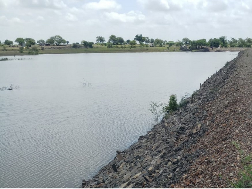 Latur will overcome water scarcity; Creation of 38 Amrit lakes in the district for water storage | लातूर पाणी टंचाईवर करणार मात; जलसाठा वाढीसाठी जिल्ह्यात ३८ अमृत सरोवरांची निर्मिती 