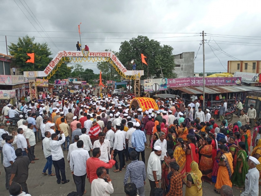 The Neelkantheshwar Yatra begins with the chanting of Har Har Mahadev in Killari | हर हर महादेवच्या जयघोषात नीळकंठेश्वर यात्रेस प्रारंभ; पालखीत भाविकांचा उत्साह शिगेला