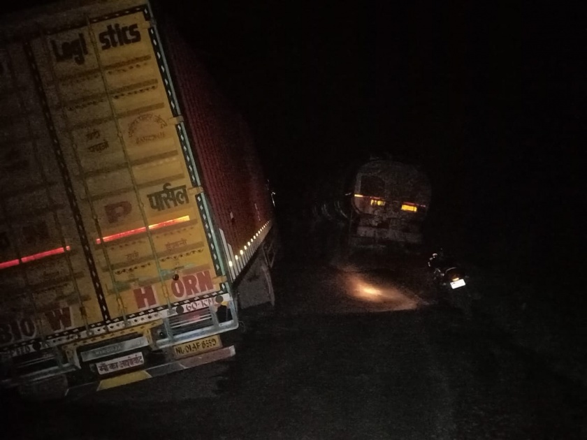 Ajit Pawar visit to Melghat Two trucks got stuck on the Dharni route since 10 pm | Ajit Pawar : अजित पवार मेळघाट दौऱ्यावर; धारणी मार्गावर रात्री दहापासून वाहतूक ठप्प, दोन ट्रक फसले