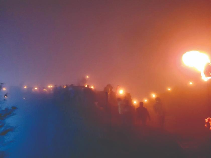 A flash of 363 torches at Pratapgad; Organizing torch festival | प्रतापगडावर ३६३ मशालींचा लखलखाट; स्वराज्य स्थापनेला ३६३ वर्षे पूर्ण, मशाल महोत्सवाचे आयोजन 