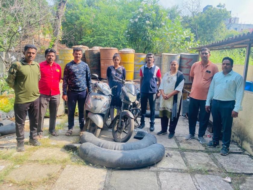 240 liters of liquor seized along with two motorcycles; Solapur State Excise Department action | दोन मोटरसायकलीसह २४० लिटर हातभट्टी दारु जप्त; सोलापूर राज्य उत्पादन शुल्क विभागाची कारवाई