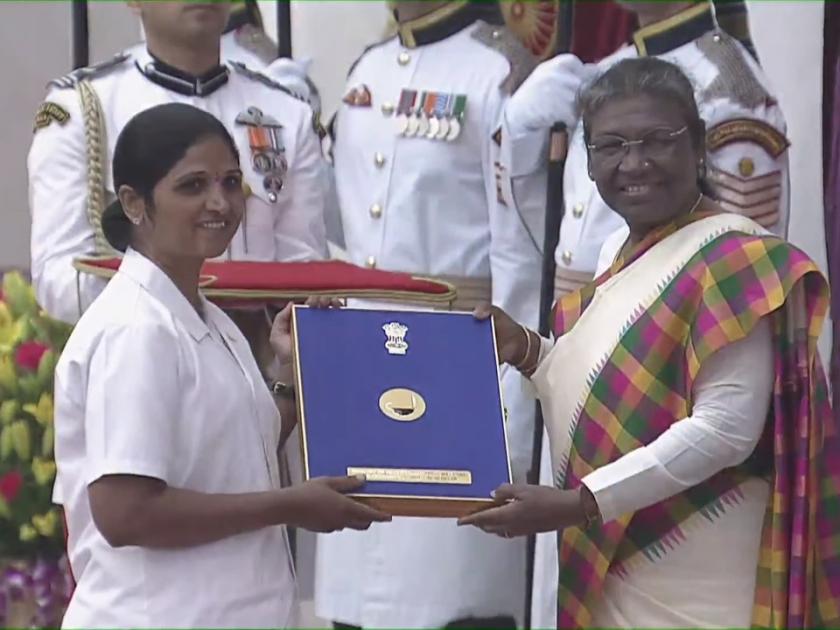 Health worker Manisha Jadhav was awarded by the President | आरोग्य सेविका मनिषा जाधव यांना राष्ट्रपतीच्या हस्ते पुरस्कार प्रदान