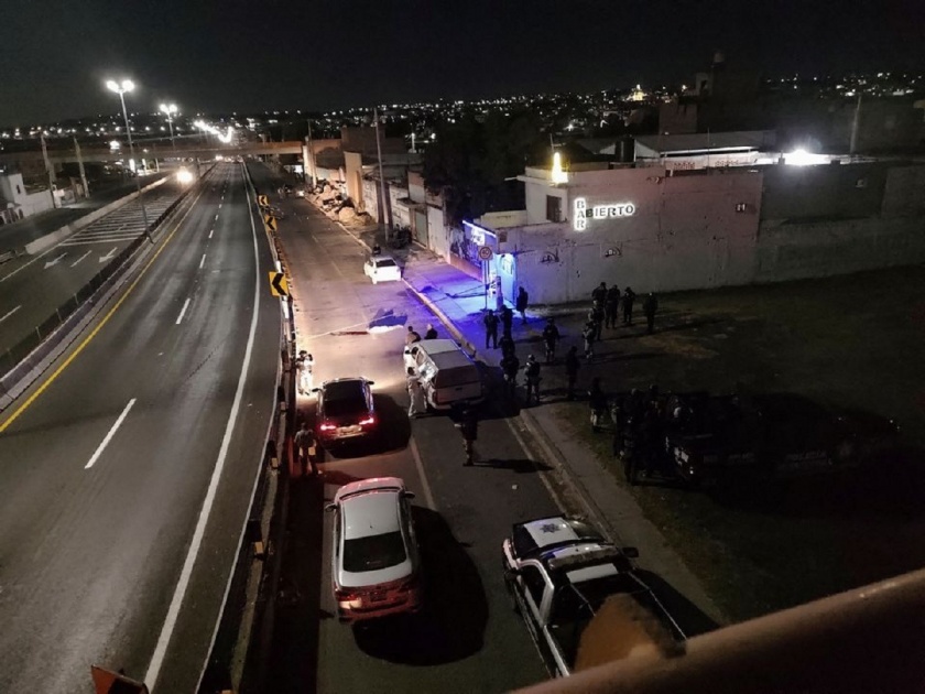 mexican state of guanajuato shooting 9 dead 2 wounded | भयंकर! मेक्सिकोत बारमध्ये अंदाधुंद गोळीबार; 9 जणांचा मृत्यू, 2 महिला जखमी