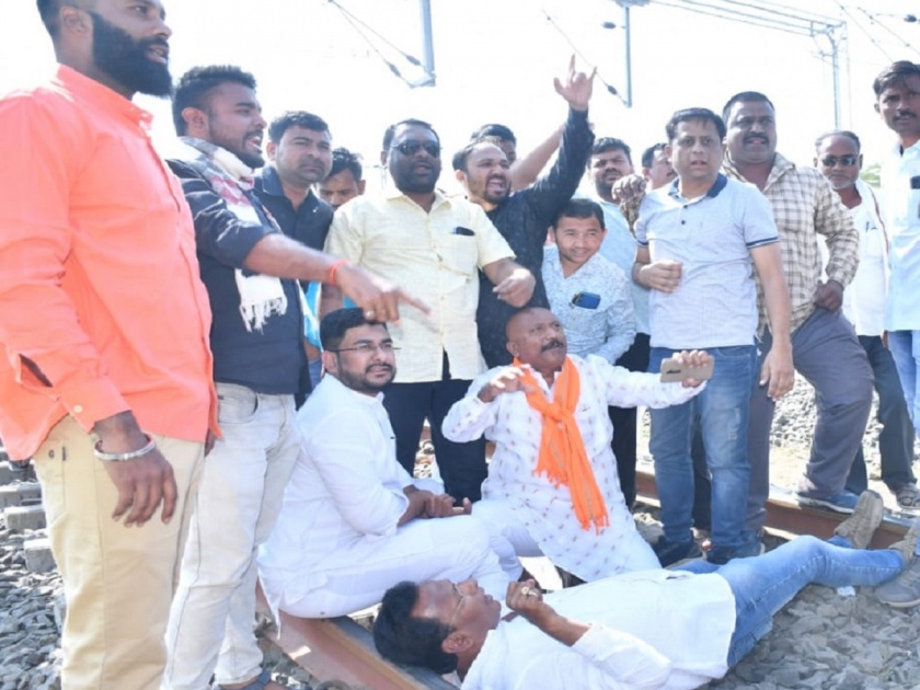 Hingolikar united for Chapra Railway, stopped Tirupati-Amravati Express | छपरा रेल्वेसाठी हिंगोलीकर एकवटले, तिरूपती- अमरावती एक्सप्रेस रोखली