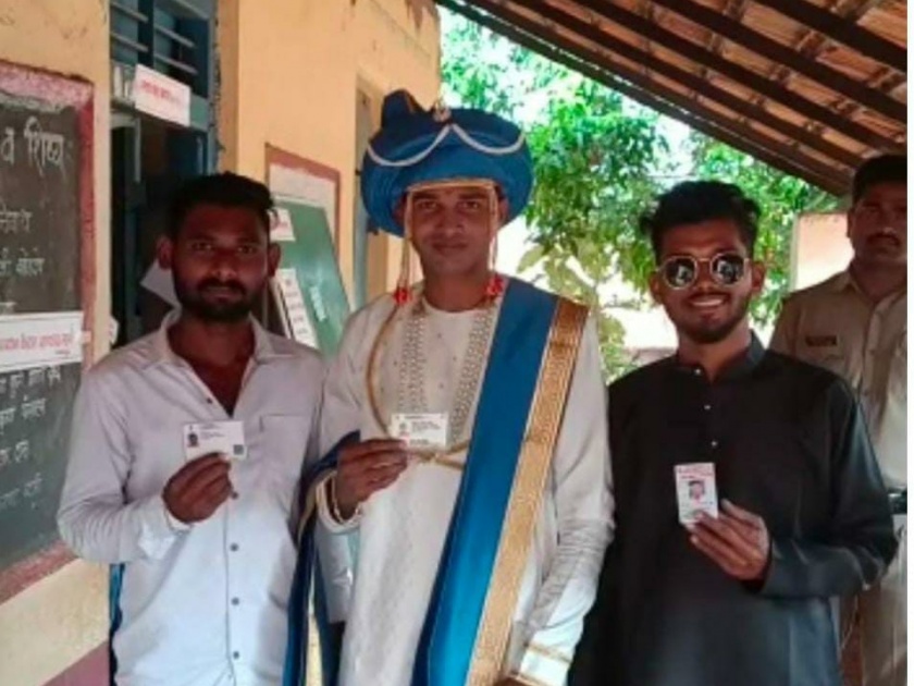 First voting then marriage! In Guhagar groom reached the polling station before going to the marraige | आधी मतदान मग लग्न! गुहागरमध्ये नवरदेव मंडपात जाण्याआधी पोहोचला मतदान केंद्रावर