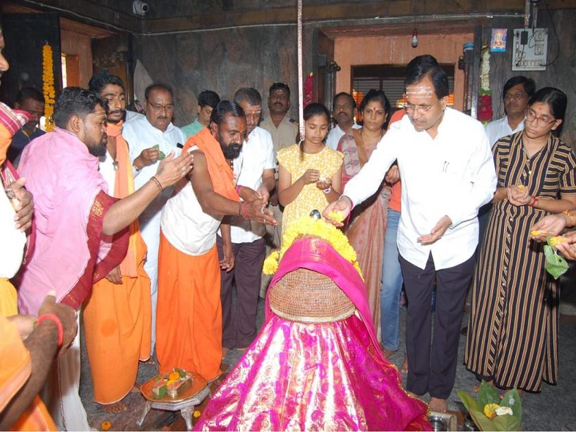 Union Minister of State Bhagwant Khuba visited Manmath Swamy temple at Kapildhar | केंद्रीय राज्यमंत्री भगवंत खुबा मन्मथ स्वामींच्या चरणी