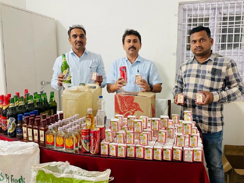 Raid at Udgir, Nilangya of Excise Department; Carnatic Liquor Stock Seized | उत्पादन शुल्क विभागाच्या उदगीर, निलंग्यात धाडी; कर्नाटकी दारुसाठा जप्त