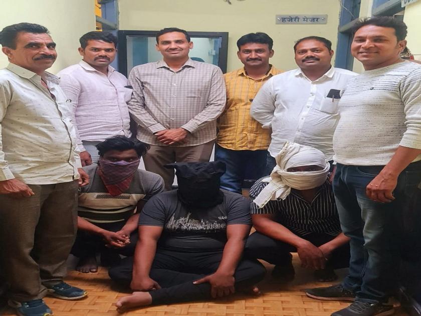 'Three' who robbed a traveler of Chhatrapati Sambhajinagar in the net of Bead Police | छत्रपती संभाजीनगरच्या प्रवाशाला लुटणारे 'त्रीकूट' बीड पोलिसांच्या जाळ्यात