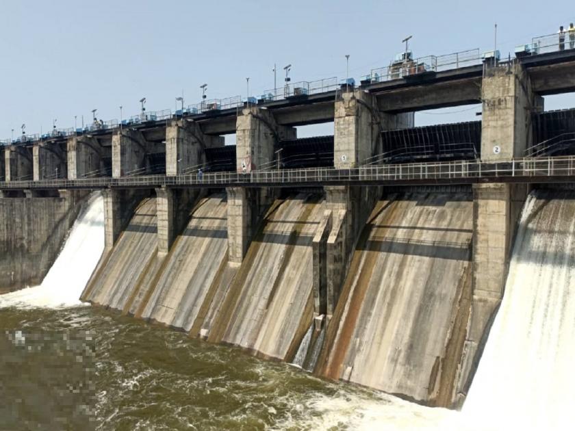 Water released in five barrages from Manjra project for summer season irrigation | उन्हाळी हंगामातील सिंचनासाठी मांजरा प्रकल्पातून पाच बॅरेजेसमध्ये सोडले पाणी
