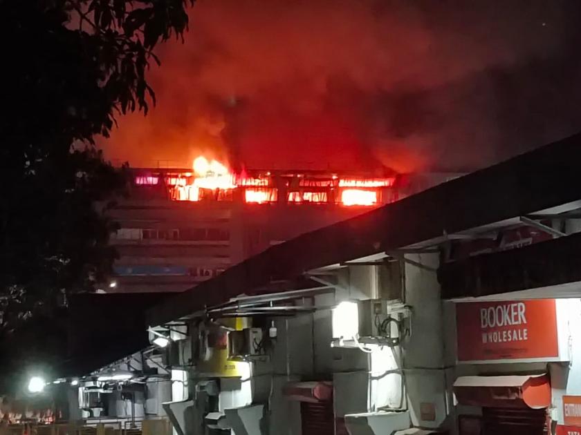 Fire at Origin Business Park brought under control after 11 hours | ओरीजन बिझनेस पार्कला लागलेल्या आगीवर तब्ब्ल ११ तासानंतर नियंत्रण मिळविण्यात यश