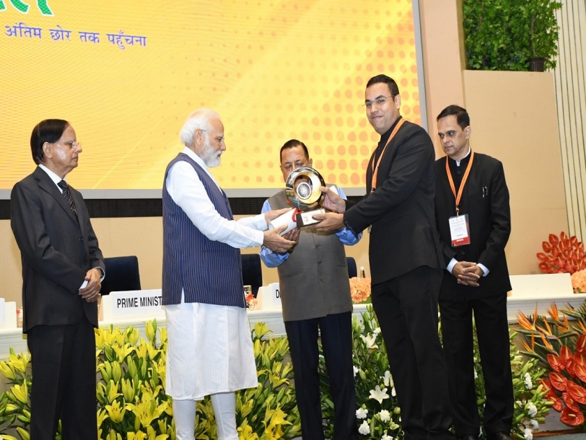 Latur district honored by Prime Minister Narendra Modi | प्रधानमंत्री नरेंद्र मोदी यांच्या हस्ते लातूर जिल्ह्याचा गौरव, उत्कृष्ट सार्वजनिक प्रशासन पुरस्कार प्रदान