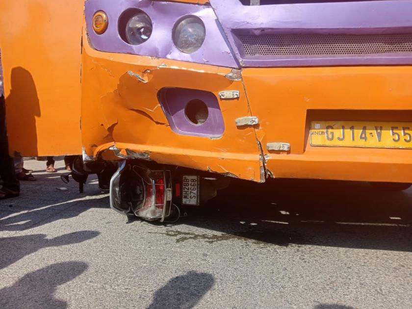 In Buldhana, travel collided with two-wheeler, 2 injured | बुलढाण्यात ट्रॅव्हलची दुचाकीला धडक, मायलेकी जखमी