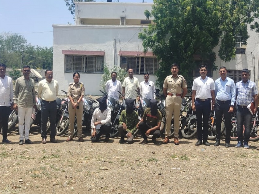 Bike theft gang arrested in Hingoli; 17 bikes seized | हिंगोलीत दुचाकी चोरी करणारी टोळी पकडली; १७ दुचाकी जप्त 