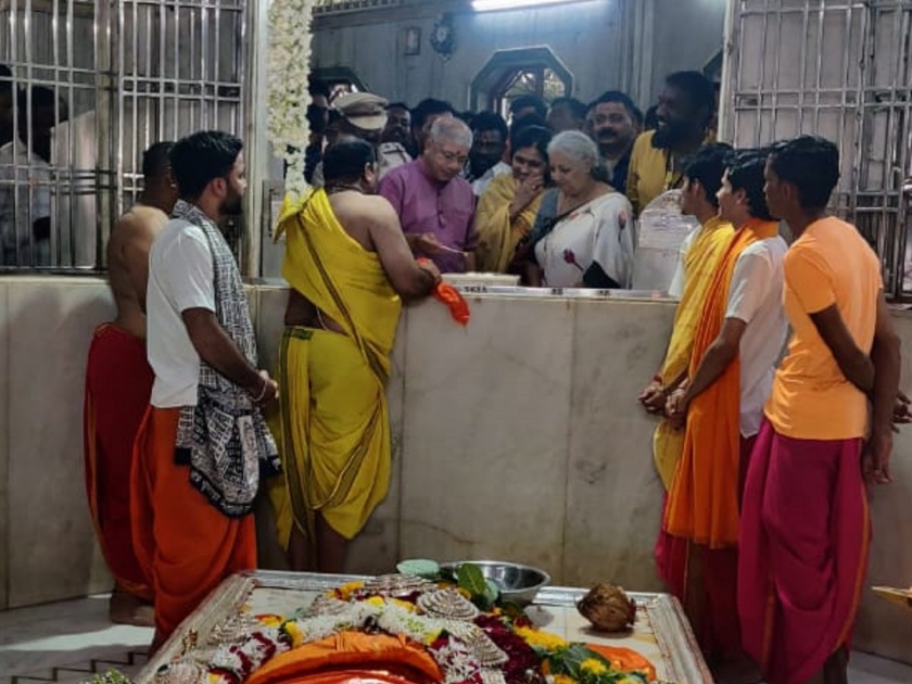 'People's faith should be respected'; Prakash Ambekar's visit to Bhadra Maruti Mandir after Aurangzeb's tomb | औरंगजेबाच्या कबरीनंतर प्रकाश आंबेडकरांची भद्रा मारूती मंदीरास भेट