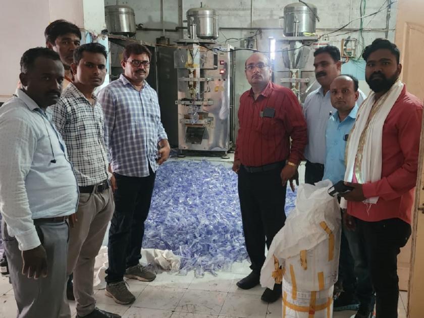 Six quintal stock of plastic seized in Parbhani; Municipal strike action | परभणीत प्लॅस्टिकचा सहा क्विंटल साठा जप्त; महापालिकेची धडक कारवाई